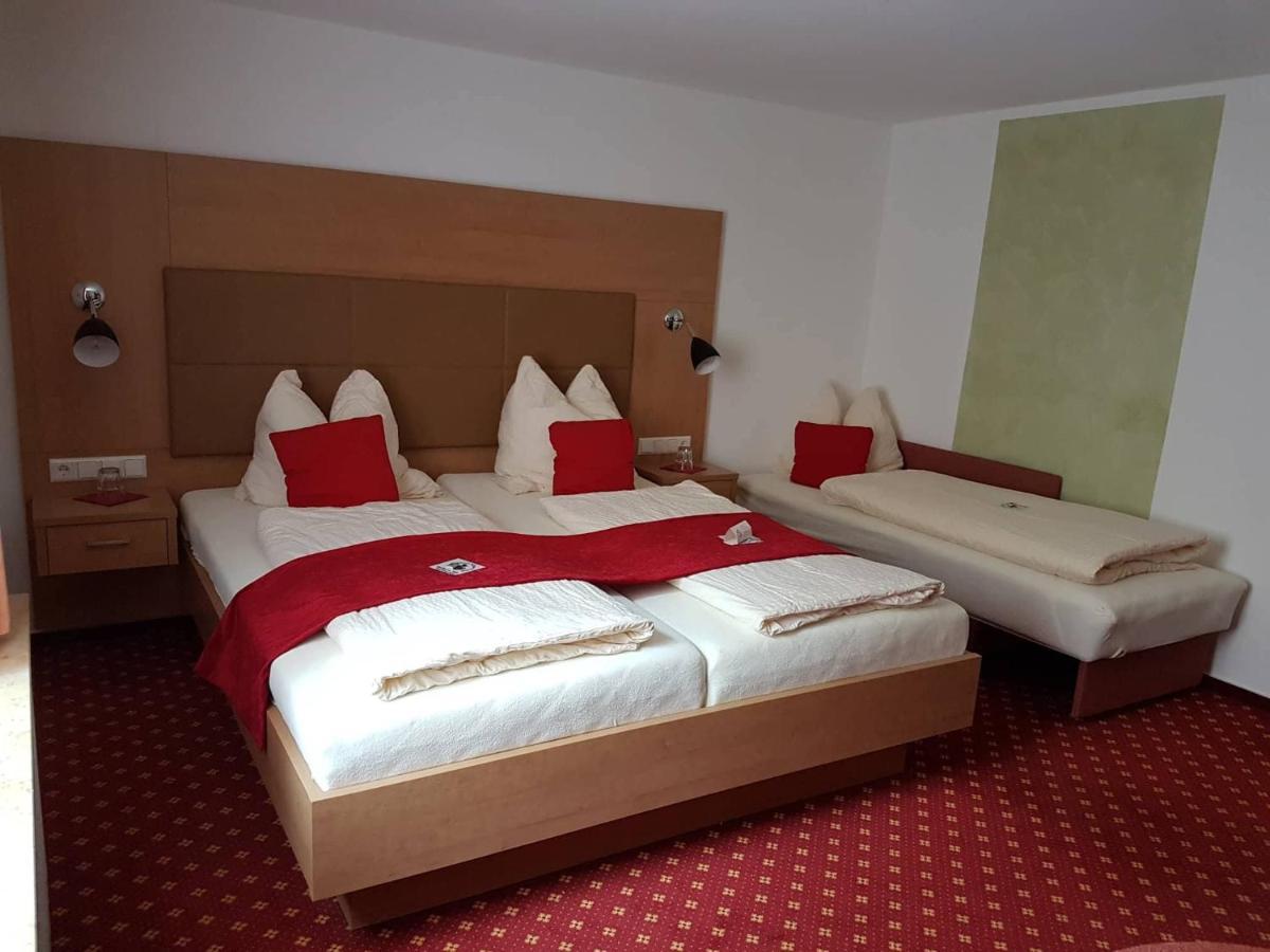 Hotel Traube Сигмаринген Екстериор снимка