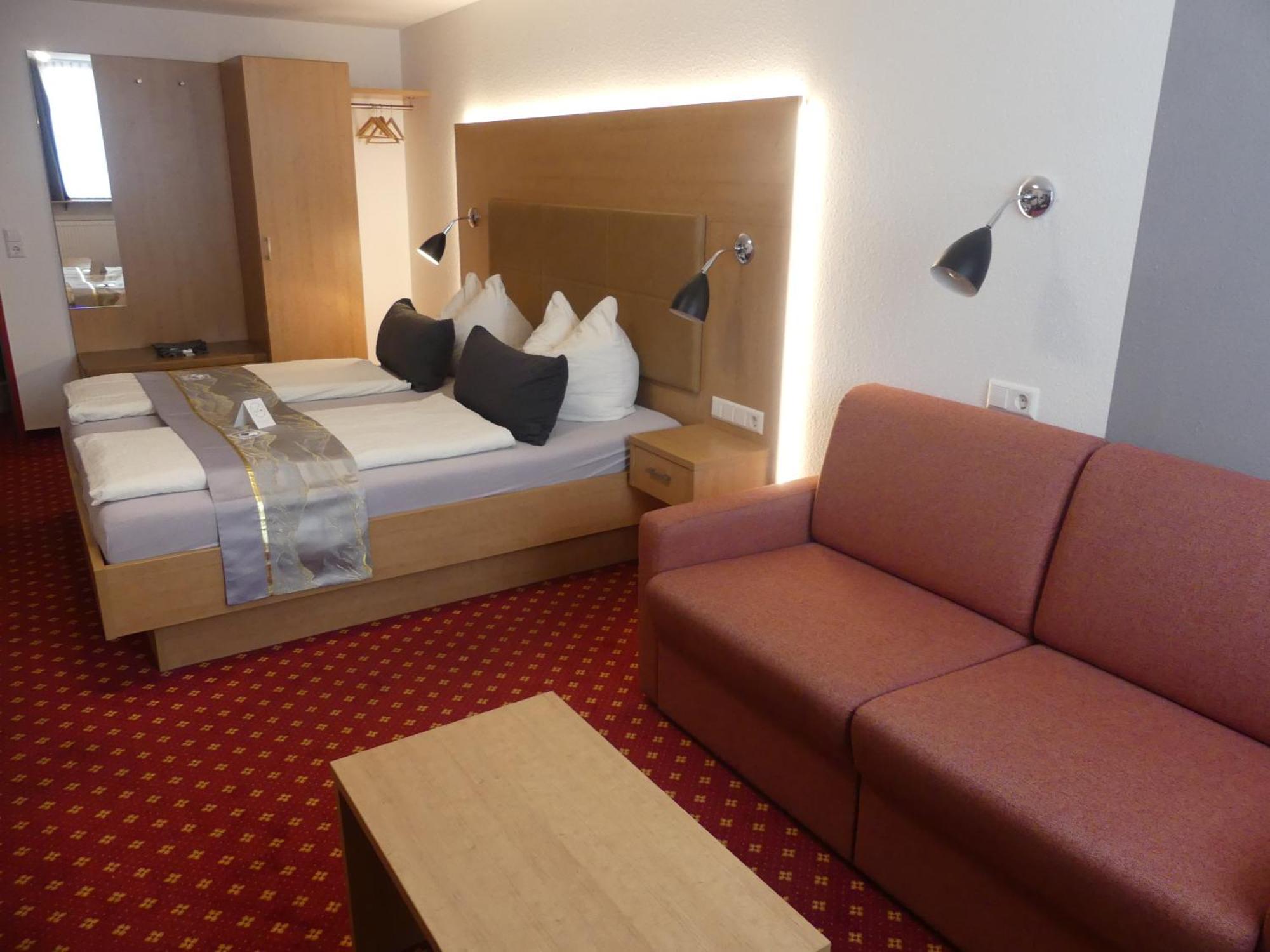 Hotel Traube Сигмаринген Екстериор снимка